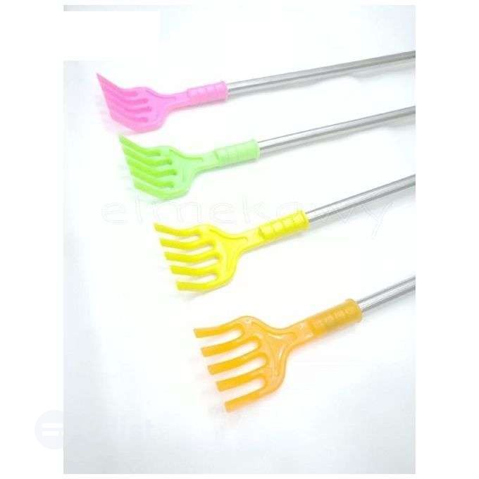 6 Plastic Back Scratchers & Telescopic Metal Extender