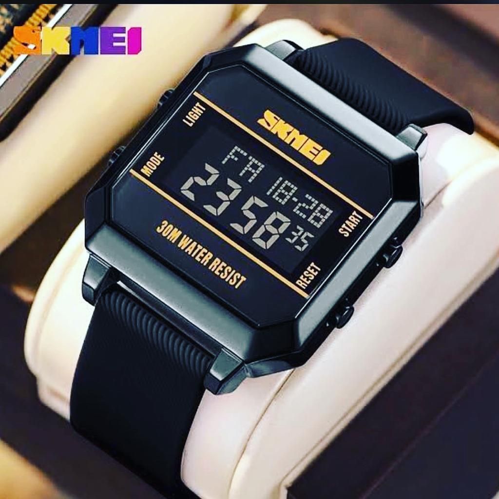Black Leather Skmei Quality Wristwatch