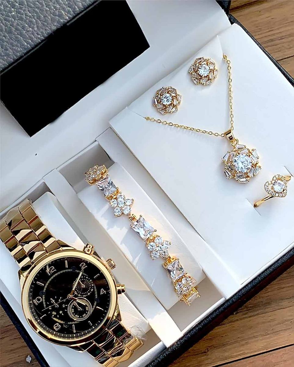 First Class & Elegant Non Fading Ladies Gold Wristwatch Set For Boss Chic