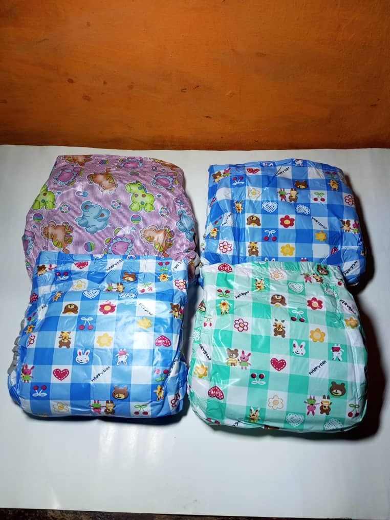 12 Washable Diapers "Saves Money" +2 Free Carrier Bag