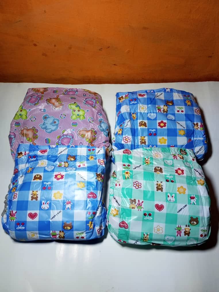 12 Washable Diapers "Saves Money" +2 Free Carrier Bag