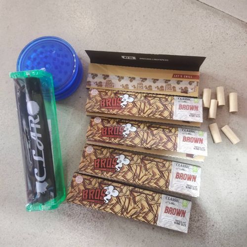 Weed Grinder, Weed Roller,5 Booklets Of Bros,brown Rolling