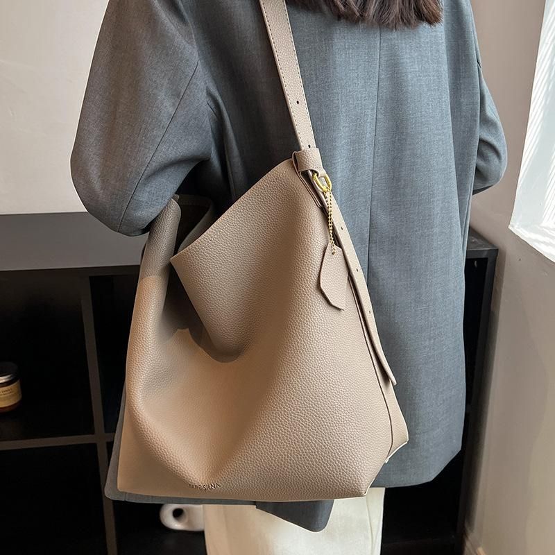 This year's popular bag for women with large capacity, 2022 new fashion shoulder bag, summer