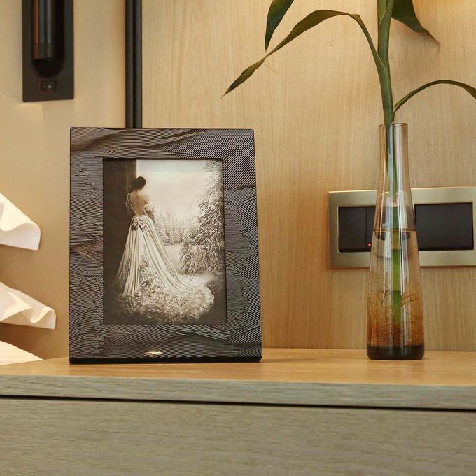 Photo Frame With Plume Texture Wooden Piano Baking Varnish
