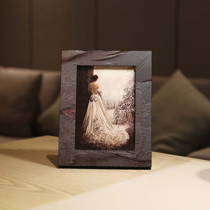 Photo Frame With Plume Texture Wooden Piano Baking Varnish