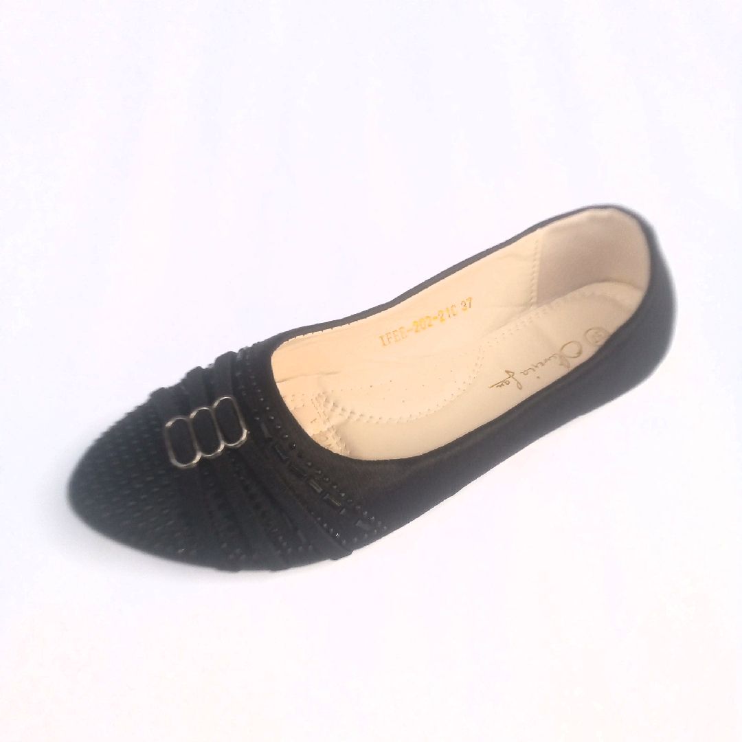Quality Ladies Black Flat Shoe