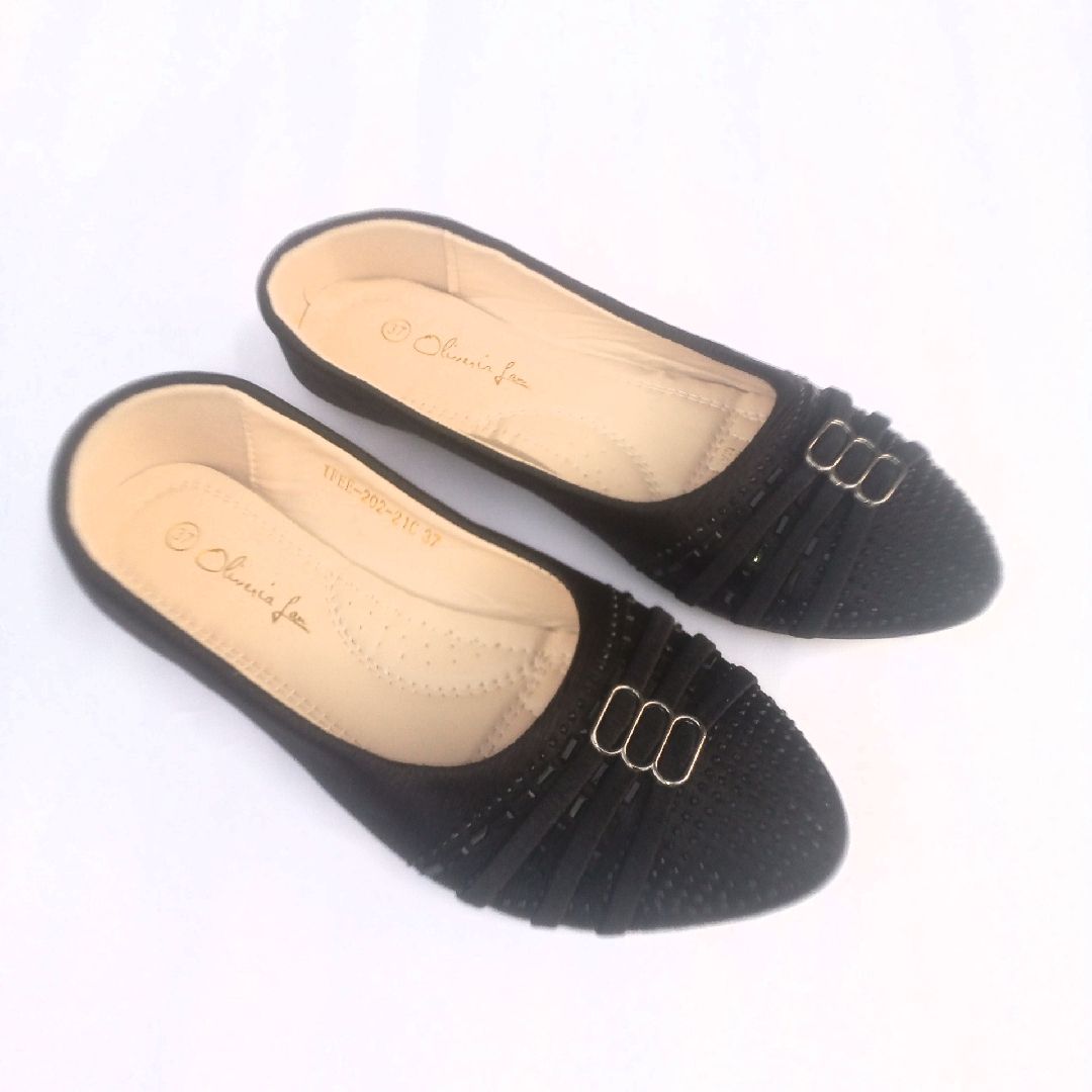Quality Ladies Black Flat Shoe