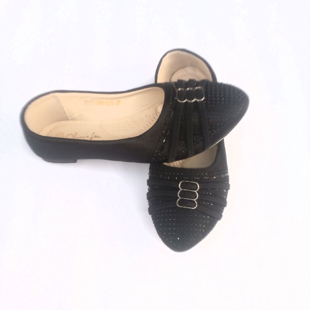Quality Ladies Black Flat Shoe