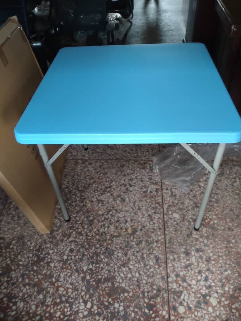 BLUE FOLDING PLASTIC SQUARE TABLE