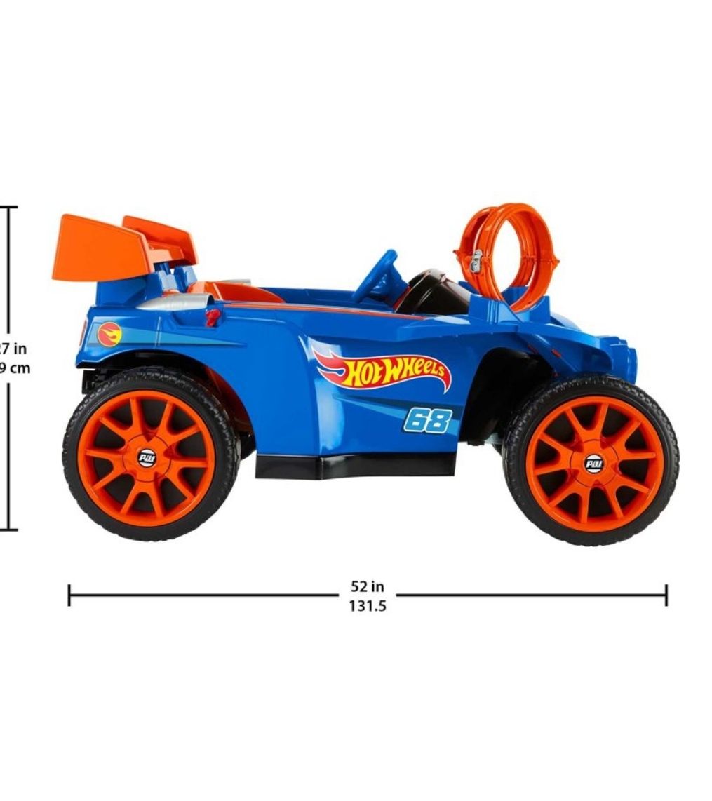 Power Wheels Hot Wheels Racer Ride On And Playset With 5 Hot Wheels Die-Cast Vehicles