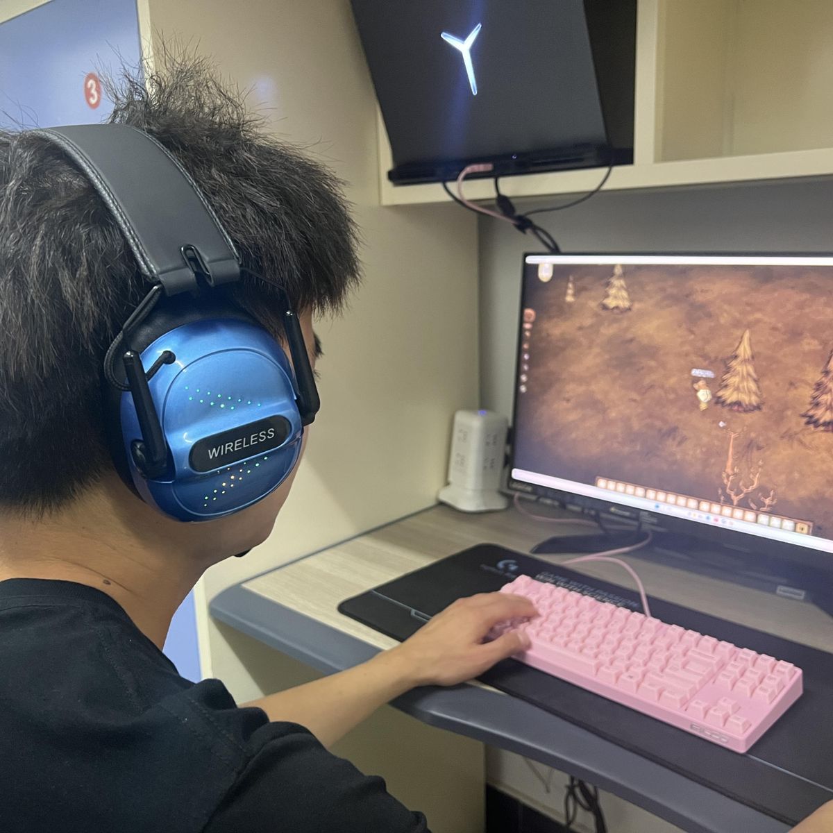 Wireless gaming headset with detachable microphone, 2.4GHz and Bluetooth 5.0 dual connection modes, foldable ear cups, sky blue