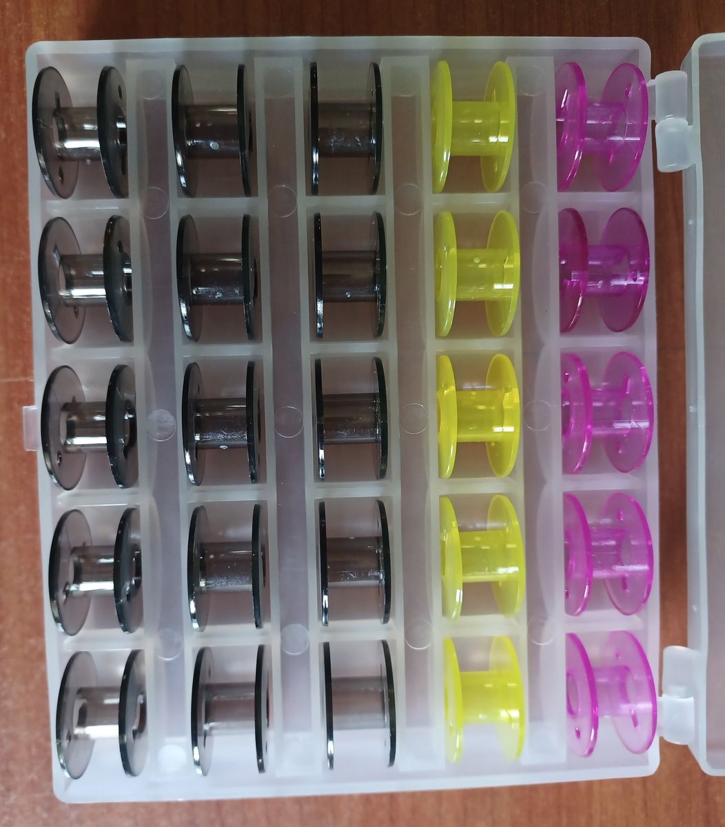 Bobbin Box With 25 Compartments And 25 Color Bobbins