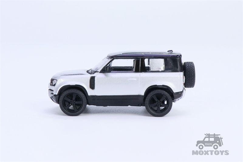 Tarmac Works 1:64d Rover Deer 90 Silver Metallic Diecast Model