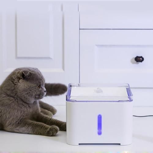 Pet Cat Water Fountain 2L Automatic Dog Drinking Dispenser Electric LED Lighting 7 Degree Slant Design Neck Care For Puppy Cats