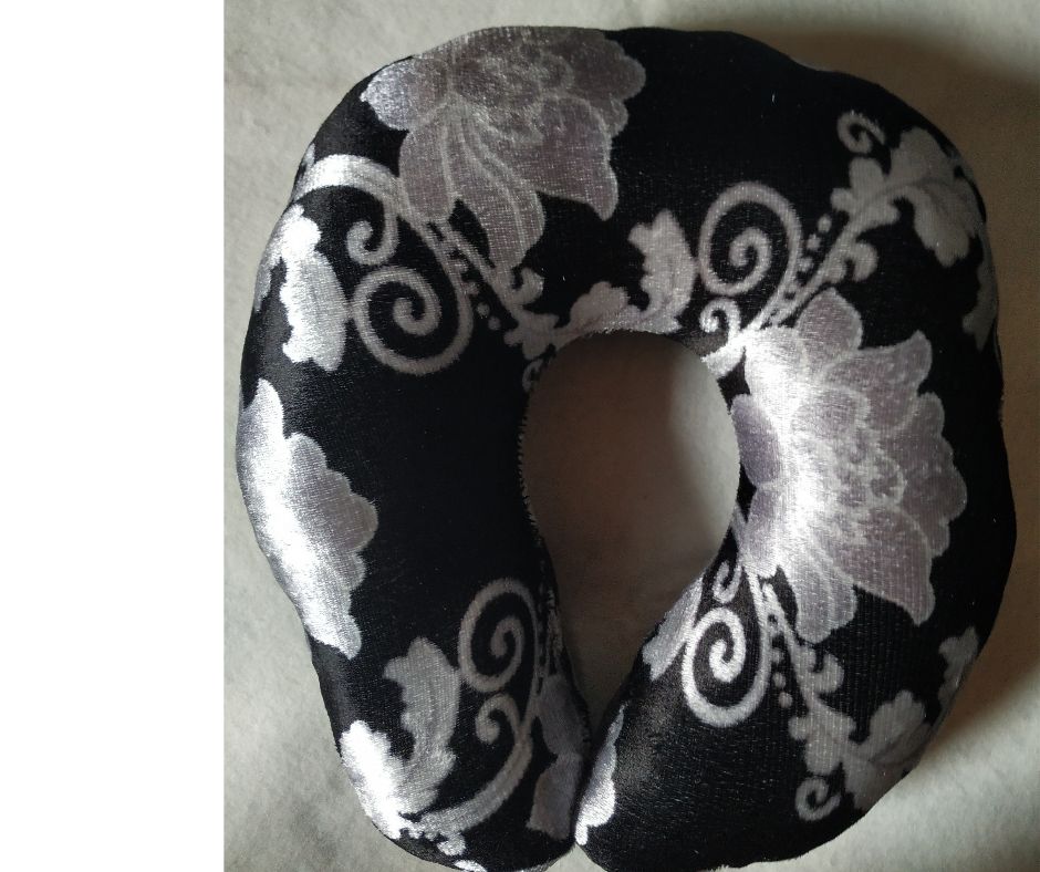Neck Support Pillow, Available In Different Colours