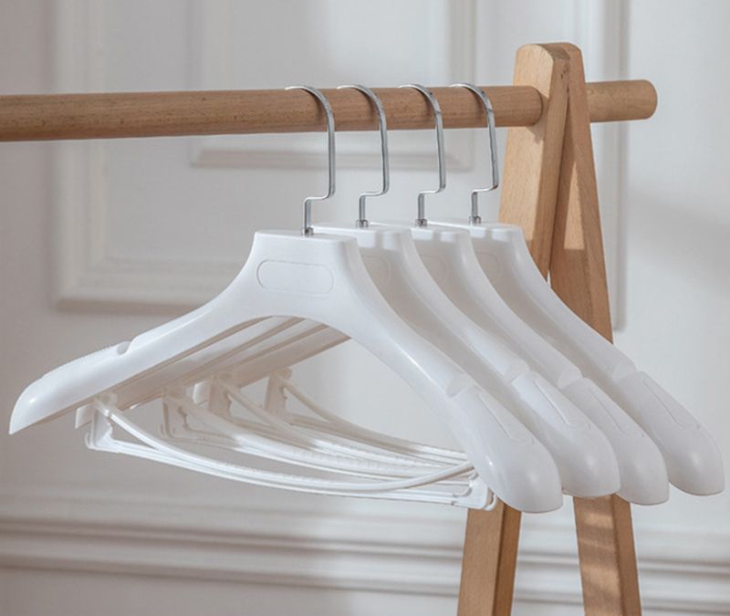 10pcs Extra Wide Suit Hangers Notched Shoulders Swivel