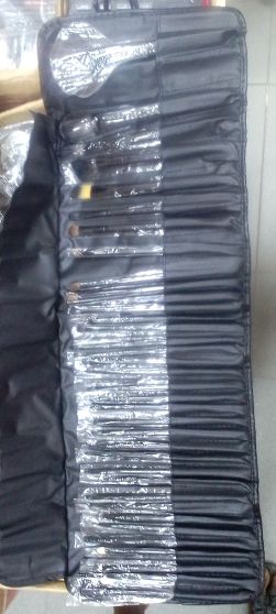 32 PCs Professional Makeup Brush Set- Black
