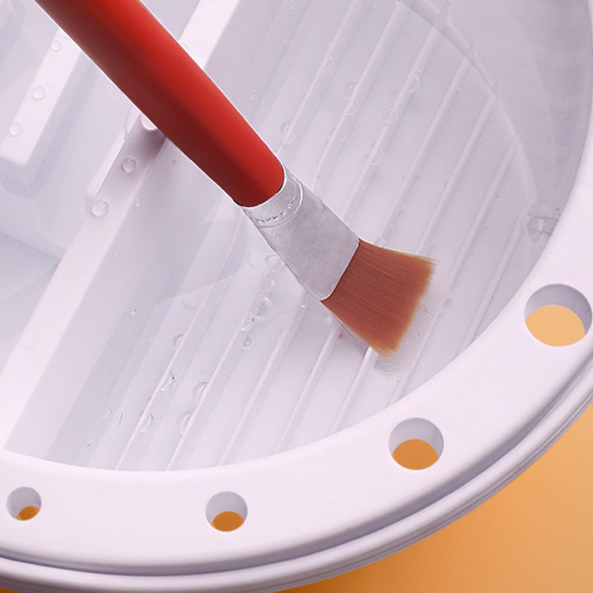 Paint Brush Washer Contains A Pallet Tub For Watercolor