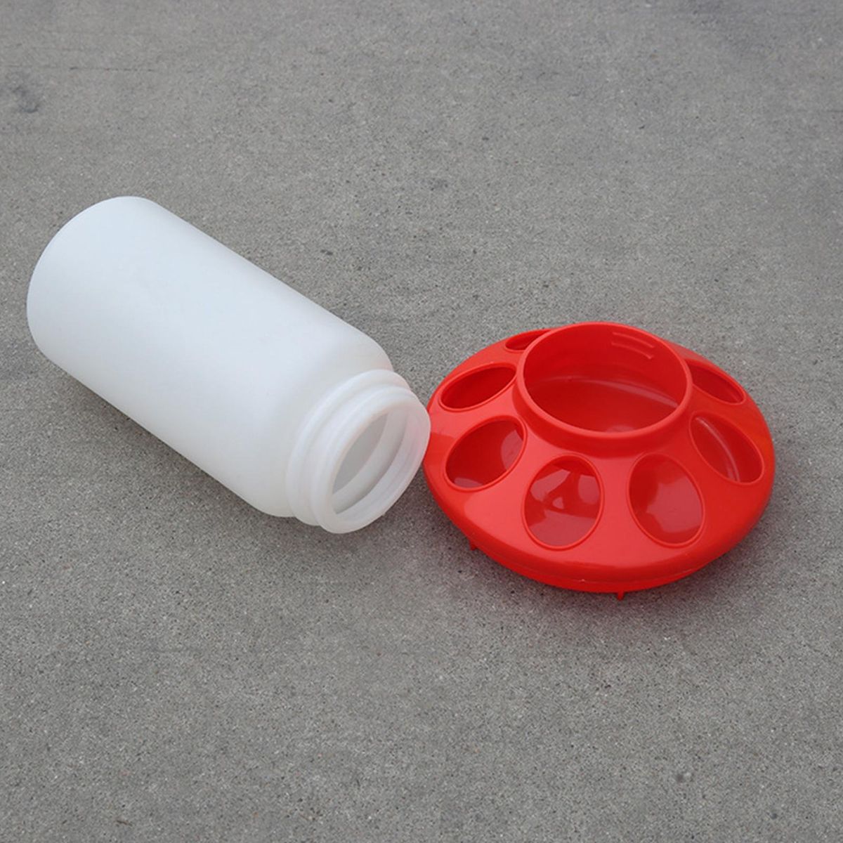 High-quality Plastic Chicken Feeder Feather-friendly Poultry Feeders 2 Red