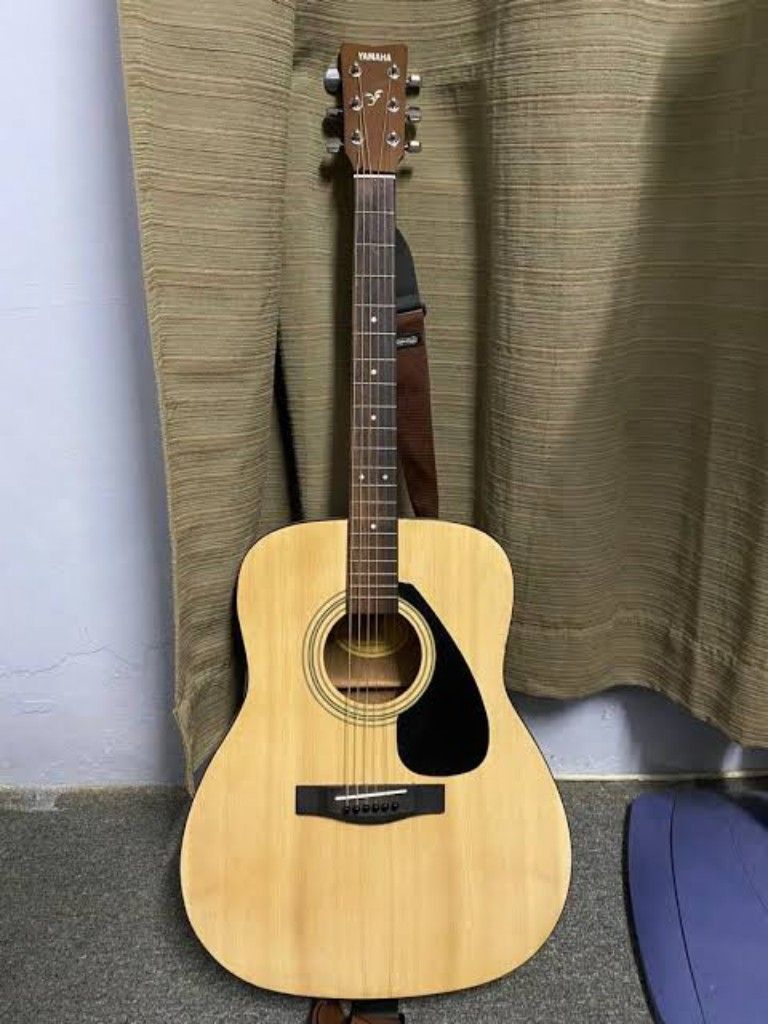 F-310 Full Sized Acoustic Guitar