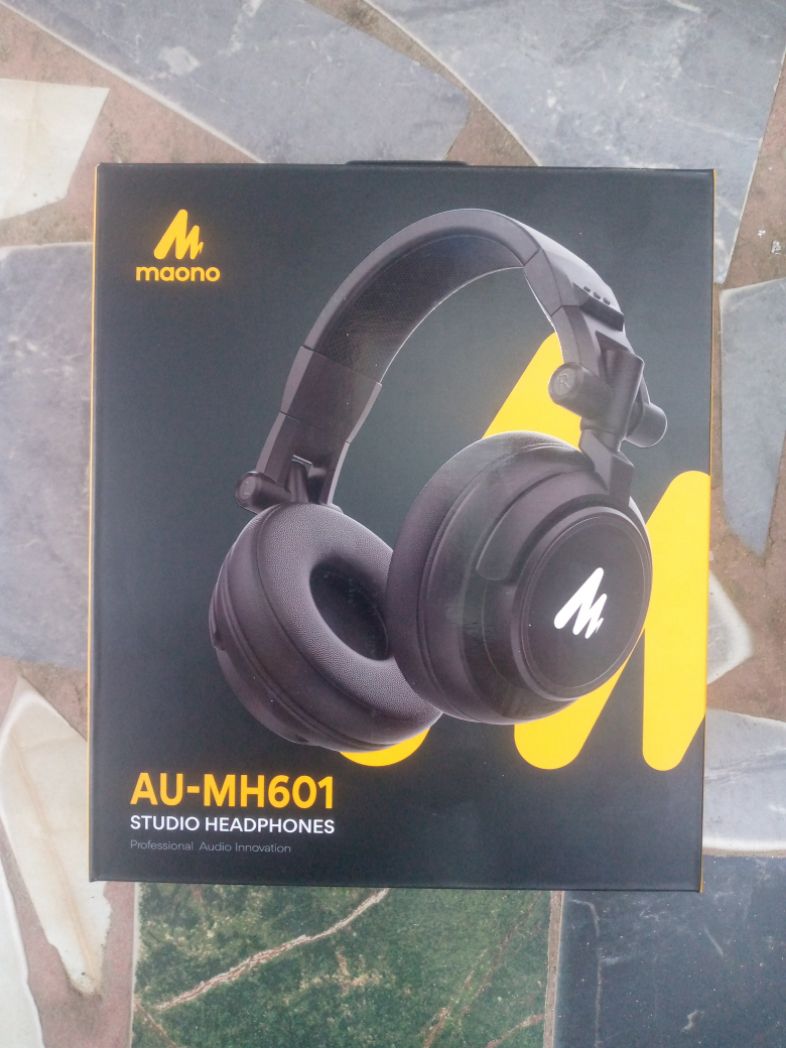 Studio Headphone AU-MH601