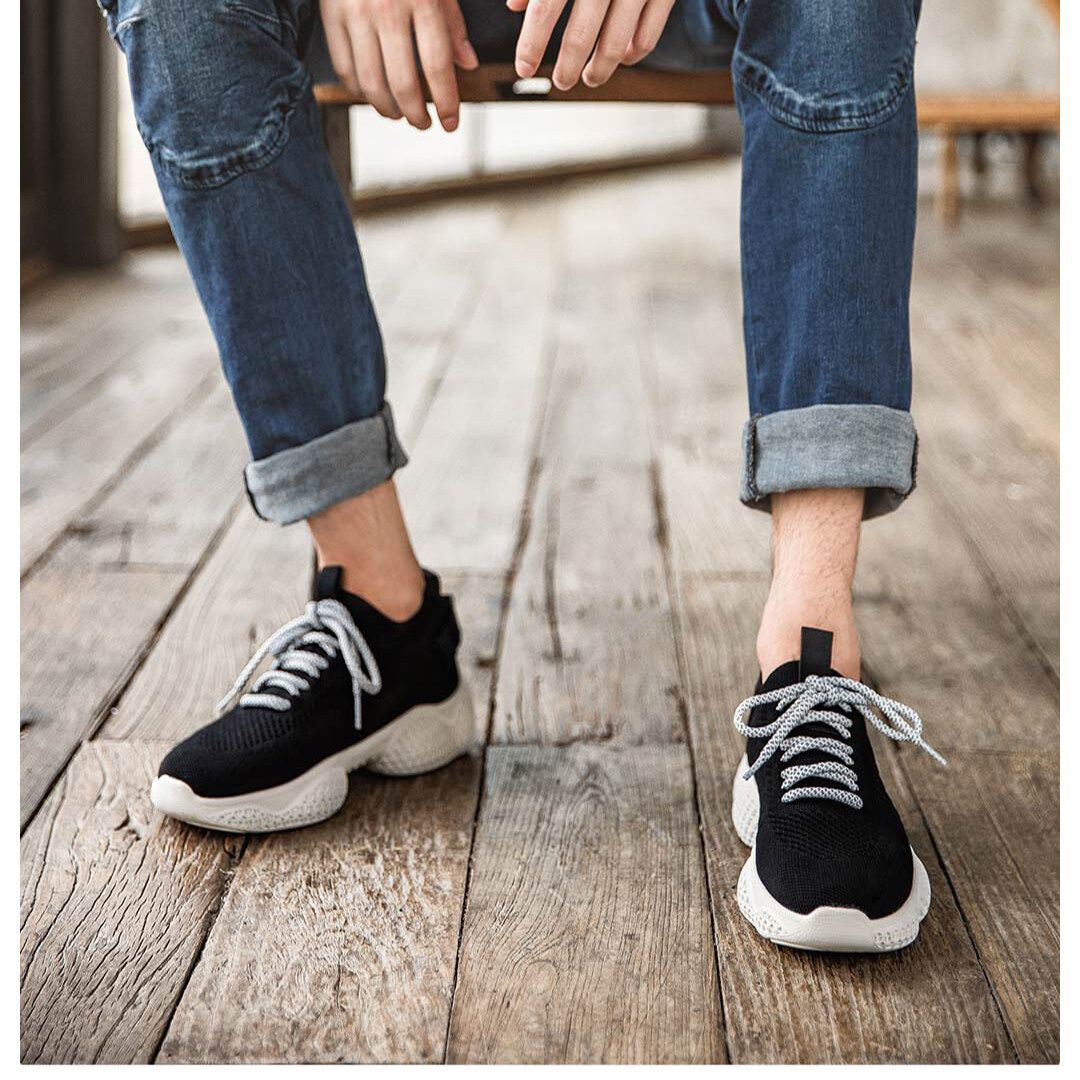Flying Woven Upper Sneakers High-elastic Non-slip EVA Sport Shoes Pure White And Black Breathable And Refreshing Sneakers Honeycomb Breathable Insole And Sweat-absorbent Running Shoes EU:40