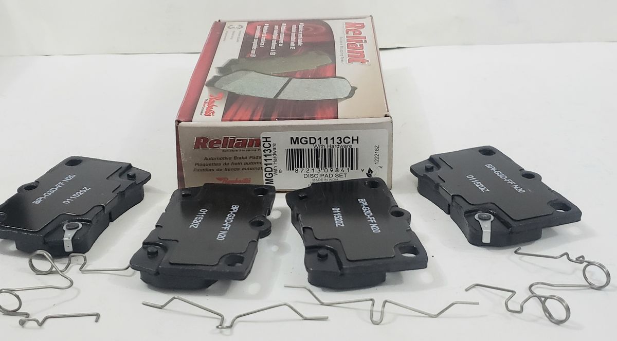 RAYBESTOS MGD 1113CH CERAMIC REAR BRAKE PAD SET; R-LINE