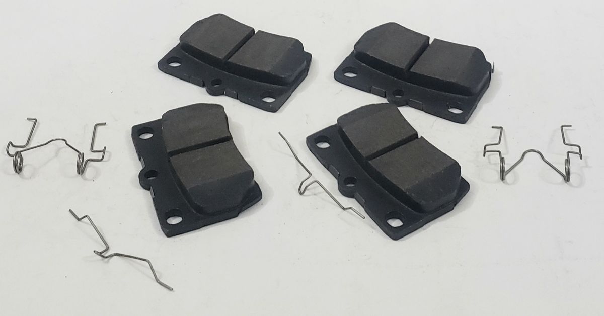 RAYBESTOS MGD 1113CH CERAMIC REAR BRAKE PAD SET; R-LINE