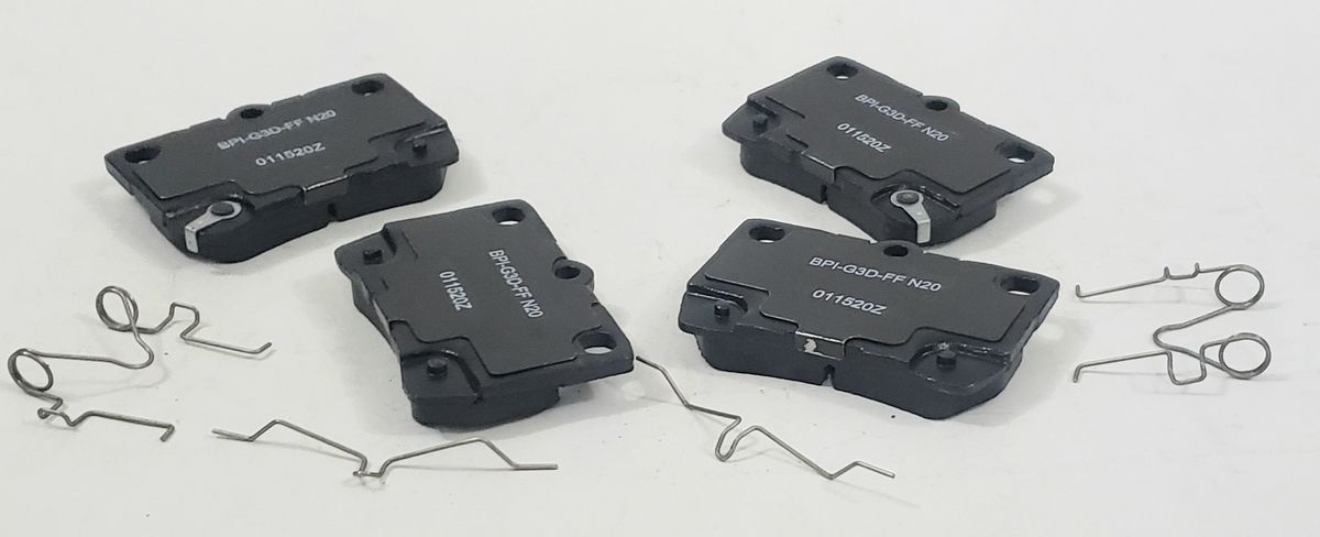 RAYBESTOS MGD 1113CH CERAMIC REAR BRAKE PAD SET; R-LINE