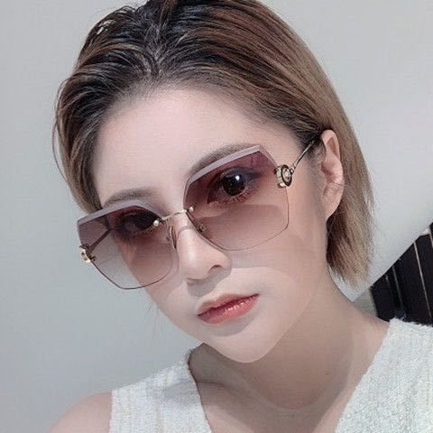 Diamond Trimming Cut-Edge Ladies UV Protection Sunglasses