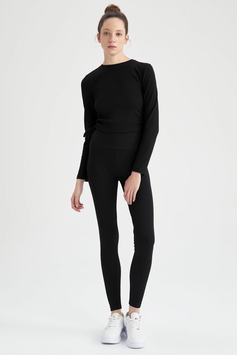 Woman Young Knitted Leggings - Black