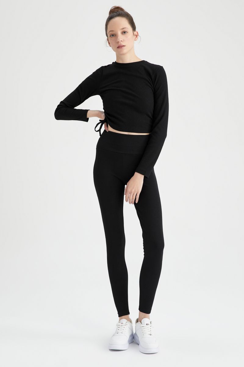 Woman Young Knitted Leggings - Black