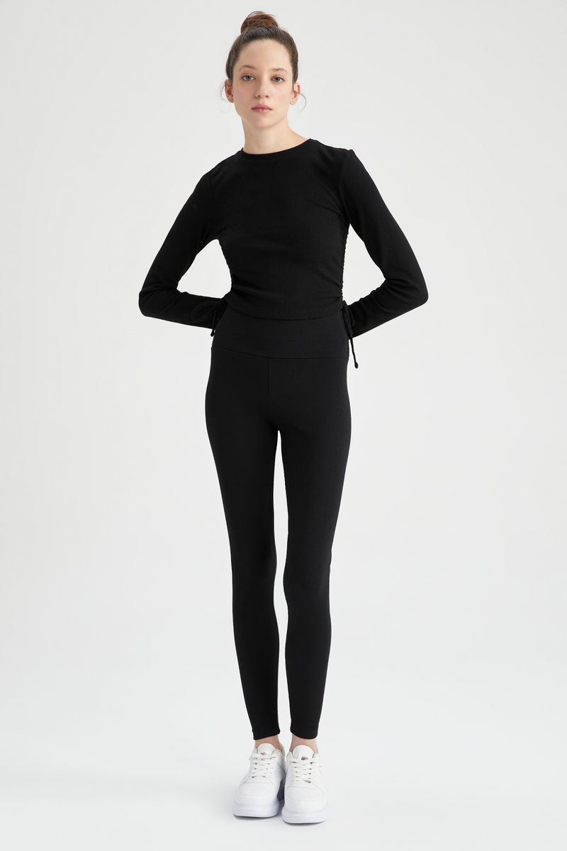 Woman Young Knitted Leggings - Black
