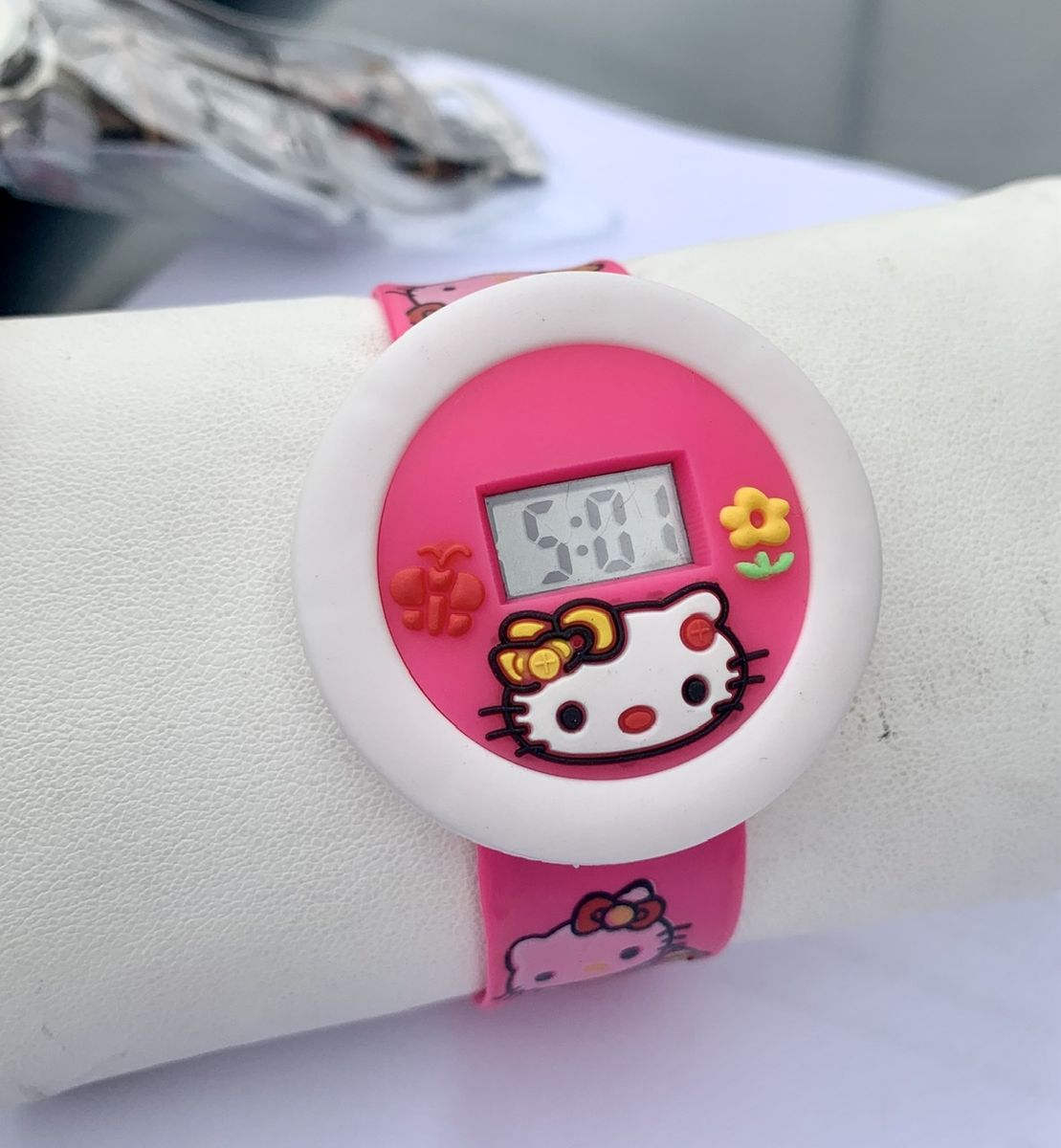 Hello Kitty Cartoon Character Stylish Wristwatch For Girls