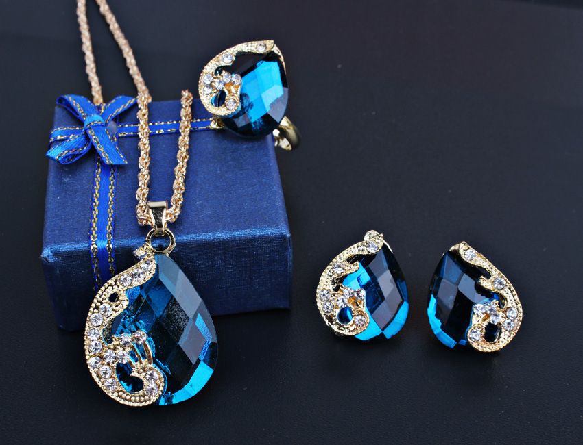 Women's Pendant Necklace Earrings Ring Jewelry Set (Blue)