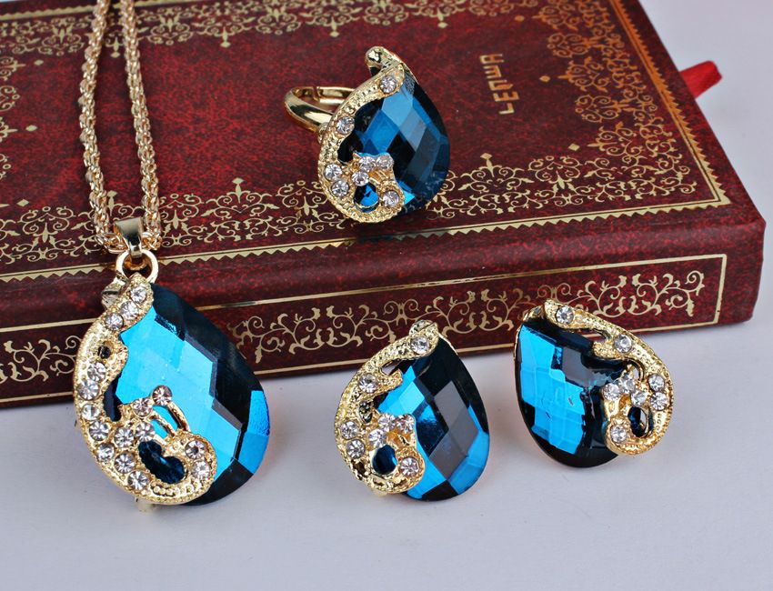 Women's Pendant Necklace Earrings Ring Jewelry Set (Blue)