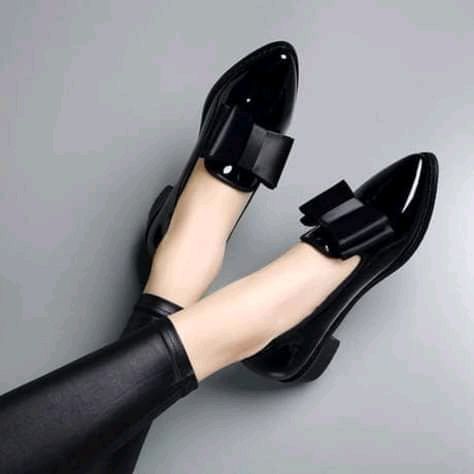 Ladies Leather Flat Shoe
