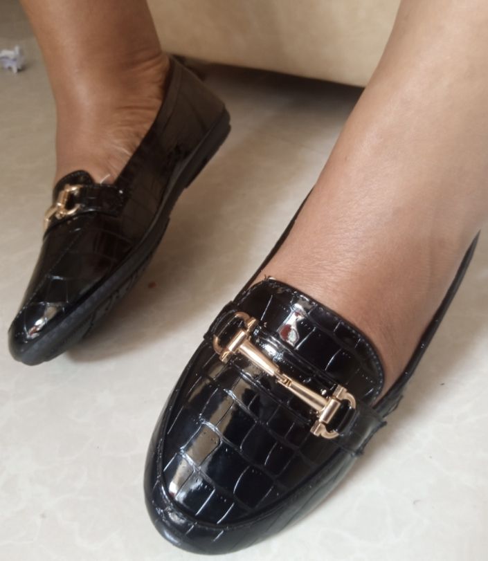 Unique Ladies Flat Shoes - Black