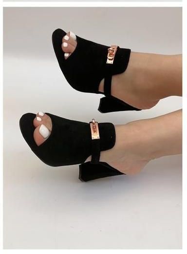 Beautiful Ladies Block Heel Slippers-Black