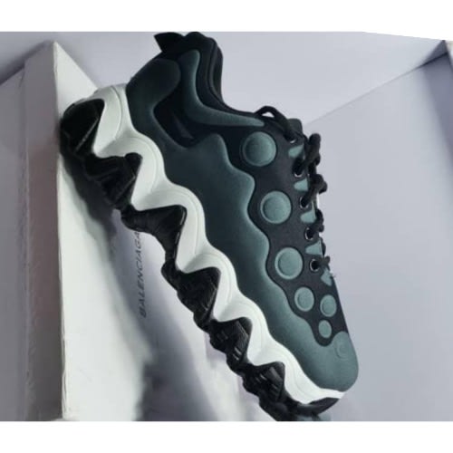 Rugged Sole Men Trendy Poka Sneakers - Grey