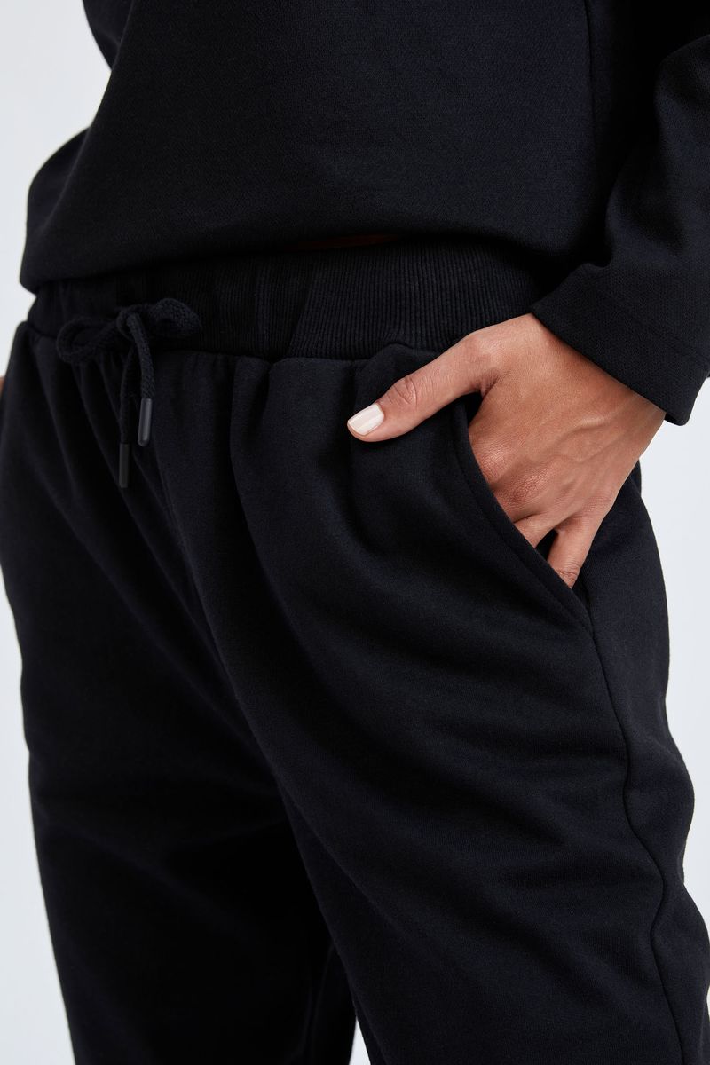 Woman Standart Fit Knitted Trousers-Black