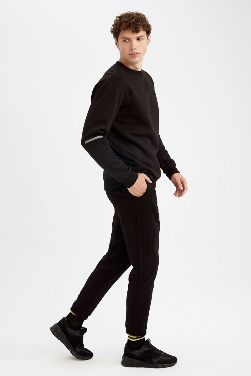 Man Knitted Standart Fit Jogger -Black