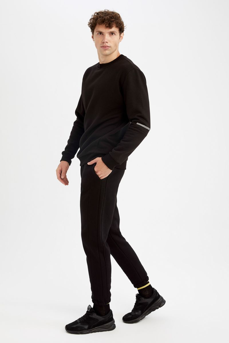Man Knitted Standart Fit Jogger -Black