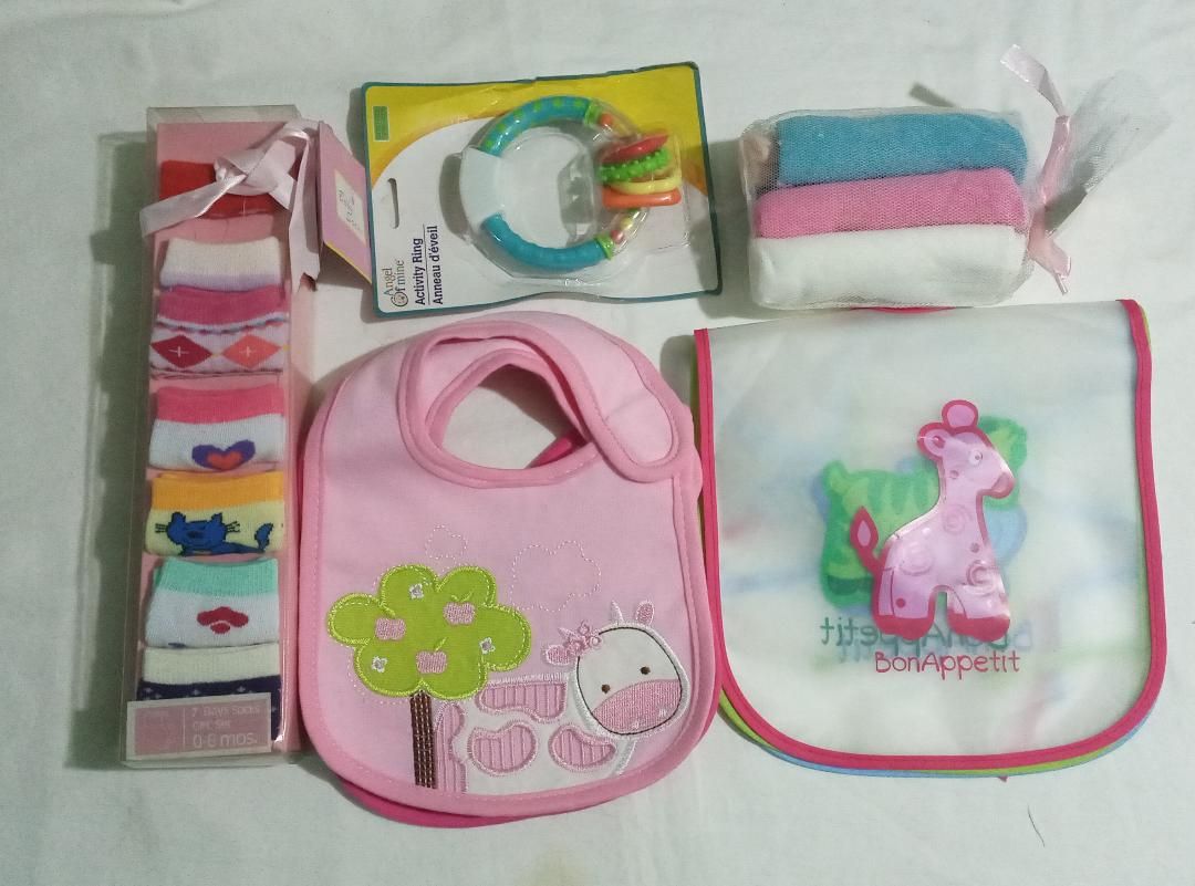 4 Cotton & 2 Plastic Bibs/7Pairs Socks/1 Washcloth/,Rattle