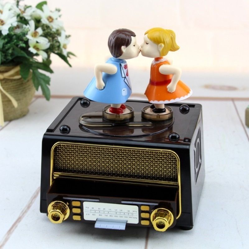 Couple Kiss Music Box Birthday Gift Party Supply Music Box Diy Radio Shape-
