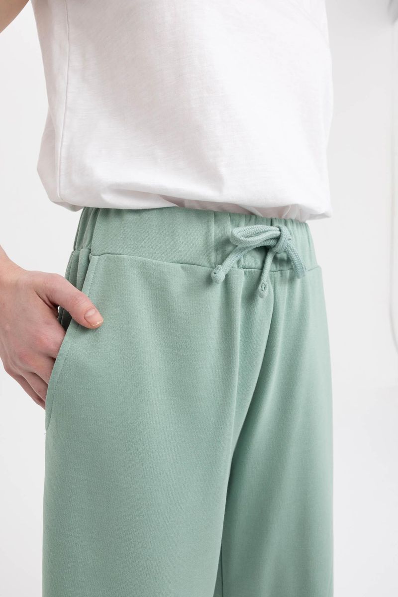 Woman Regular Fit Knitted Bermuda - Green