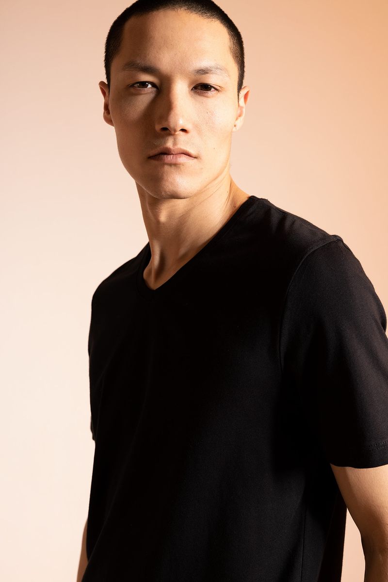 Man Slim Fit Knitted T-Shirt - Black