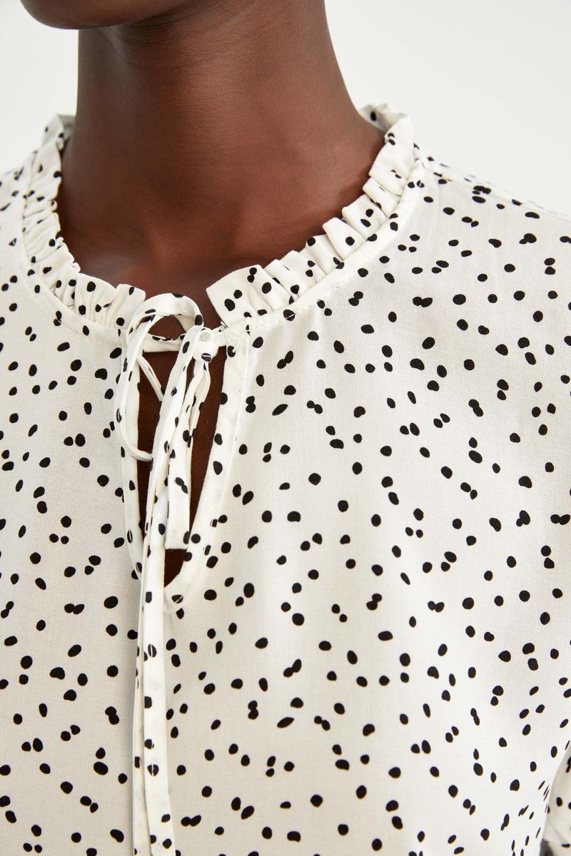 Woman Regular Fit Frill Neck Short Sleeve Woven Blouse-White