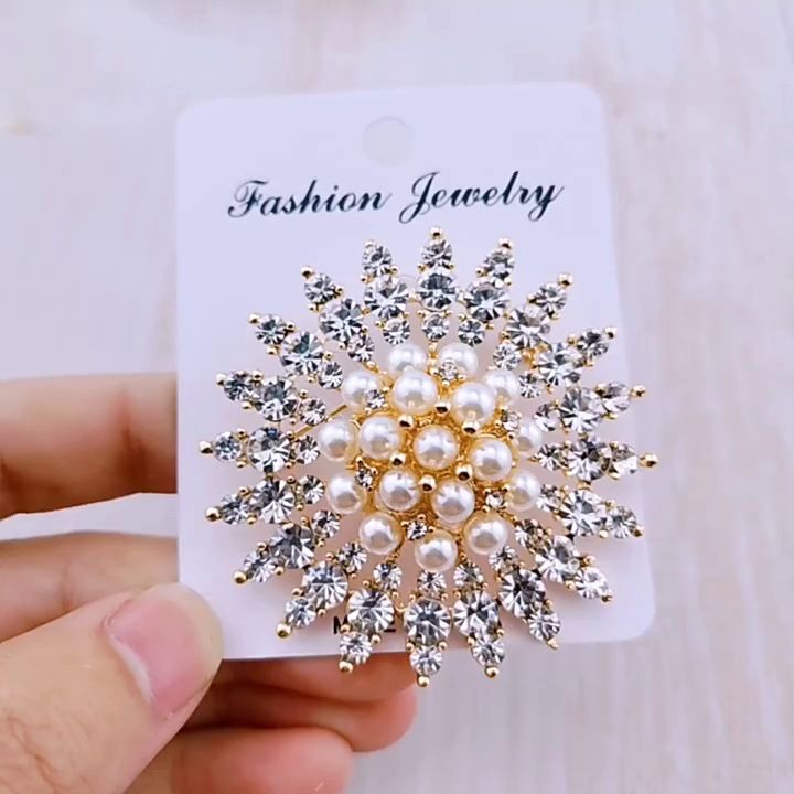 Brooch Women's High-end Crystal Rhinestone Corsage Pearl Snowflake Suit Pin