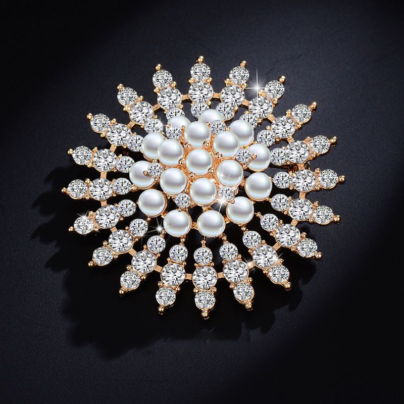 Brooch Women's High-end Crystal Rhinestone Corsage Pearl Snowflake Suit Pin